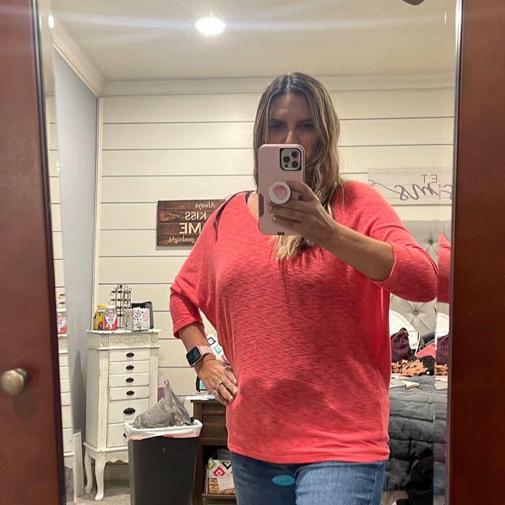 Laila Jayde pullover sweater size medium,